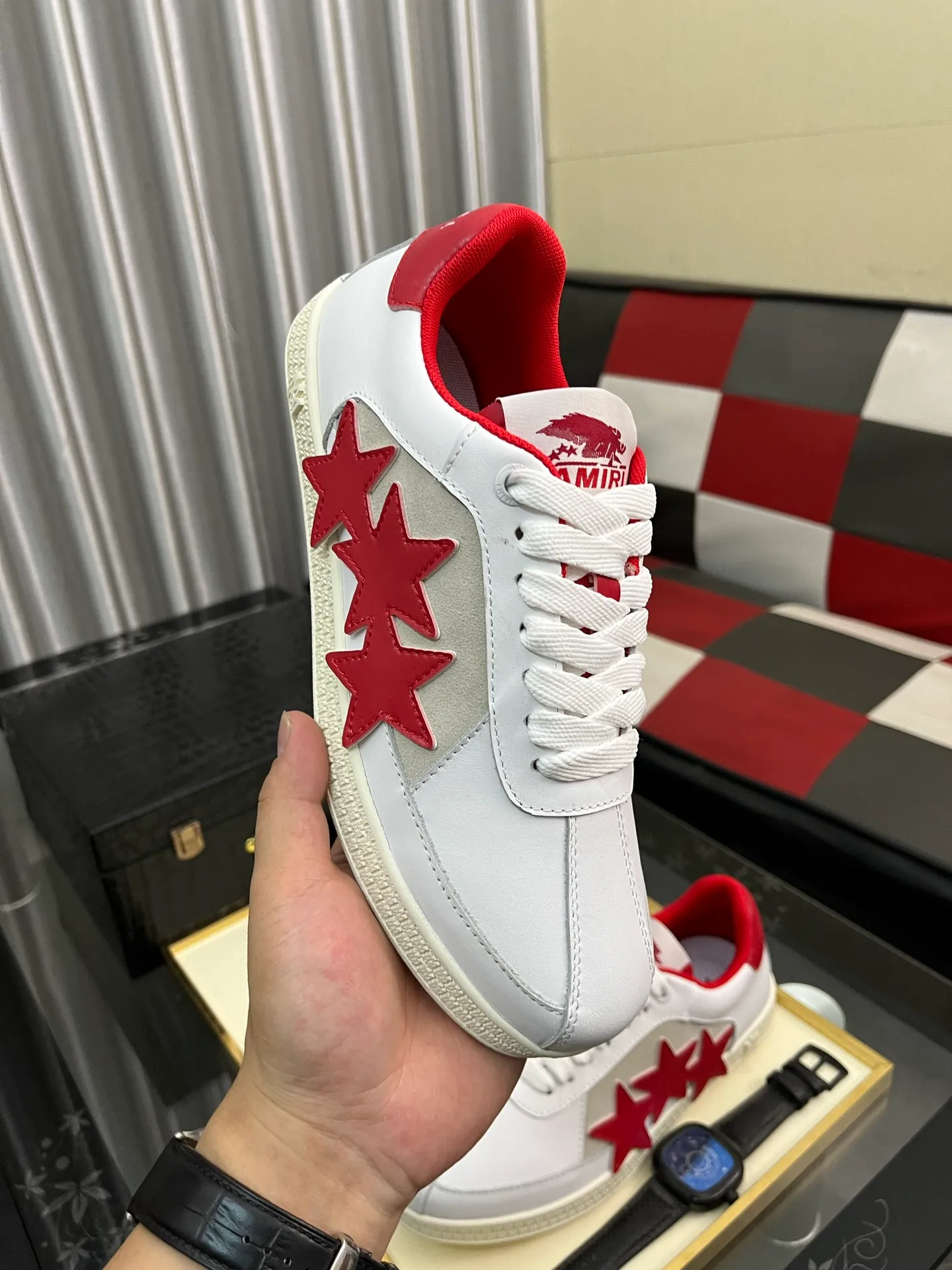 Men's shoes 💰420⌚️⌚️《AMIR*》New men's low-top casual sports sneakers bone shoes, another pair of irresistible bone shoes. Bone shoes are one of AMIRI's most popular items. They use first-layer cowhide uppers. The side bones are made of two cowhide laminations. They have a three-dimensional feel. The leather incisions are all oil-edged. Contrasting color design. Simple style. Fashionable sports. Customized metal LOGO nameplate to embellish shoelaces. Exclusive control of top version. Supports comparison. Breathable mesh lining Original rubber outsole A must-have item for daily leisure Suitable for various occasions Check it out if you pursue high quality Super cool uppers Size: 38-446️⃣ Colors available